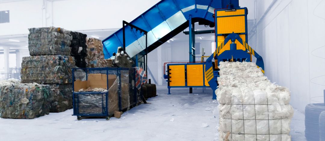 <h1><span><strong>¿Estás sacando el máximo provecho a tu prensa </strong></span><span><strong>IMABE?</strong></span></h1>
<div><h4>Sigue estas 5 recomendaciones clave para optimizar el desempeño de tu prensa<span> <strong>IMABE</strong></span><span> </span>y garantizar su eficiencia a largo plazo.</h4></div>
<div><p><strong>1. Monitorización del rendimiento.</strong></p>
<p>Registra la producción y el rendimiento para detectar oportunidades de mejora.</p>
<p> </p>
<p><strong>2. Configuración óptima de parámetros generales.</strong></p>
<p>Ajusta la presión de compactación según el tipo de material procesado para obtener fardos de alta densidad sin sobrecargar la máquina y utiliza alambre/cuerda apropiados. </p>
<p></p></div>
<img src="images/IMABE-paper.gif" alt="">
<div><p><strong>3. Mantenimiento preventivo regular.</strong></p>
<p>Realiza inspecciones periódicas para asegurar el correcto funcionamiento de los sistemas hidráulicos y eléctricos. Lubrica las piezas que lo necesiten y revisa el estado de las cuchillas y cilindros con el fin de mantener la máquina al día.</p>
<p> </p>
<p><strong>4. Uso de repuestos adecuados.</strong></p>
<p>Recomendamos el uso de repuestos originales, ya que los de dudosa procedencia pueden dañar la prensa o reducir su eficiencia. Llama a técnicos especializados, sabes que en<span> <strong>IMABE</strong> </span>cuentas con nuestro<span> </span><strong>Servicio Técnico</strong><span> </span><strong>360º.</strong></p></div>
<img src="images/output_2.gif" alt="">
<div><p><strong>5. Capacitación del personal.</strong></p>
<p>Asegúrate de que los operarios estén bien entrenados en el uso adecuado de la prensa y en constante actualización, respetando los protocolos de seguridad y operativos recomendados por<span> </span><span><strong>IMABE</strong>.</span></p>
<p> </p>
<p>Un equipo bien atendido es sinónimo de productividad y durabilidad. Optimiza tu prensa y obtén el máximo rendimiento de ella.</p></div>
<ul>
        <li><a href="https://www.linkedin.com/company/imabe-iberica-s-a-/">linkedin</a>
</li>
        <li><a href="https://www.instagram.com/imabe_innovaciones/">instagram</a>
</li>
        <li><a href="https://www.facebook.com/IMABEinnovaciones">facebook</a>
</li>
        <li><a href="https://twitter.com/imabeiberica_es">twitter</a>
</li>
        <li><a href="https://www.youtube.com/@imabeinnovaciones">youtube</a>
</li>
    </ul>