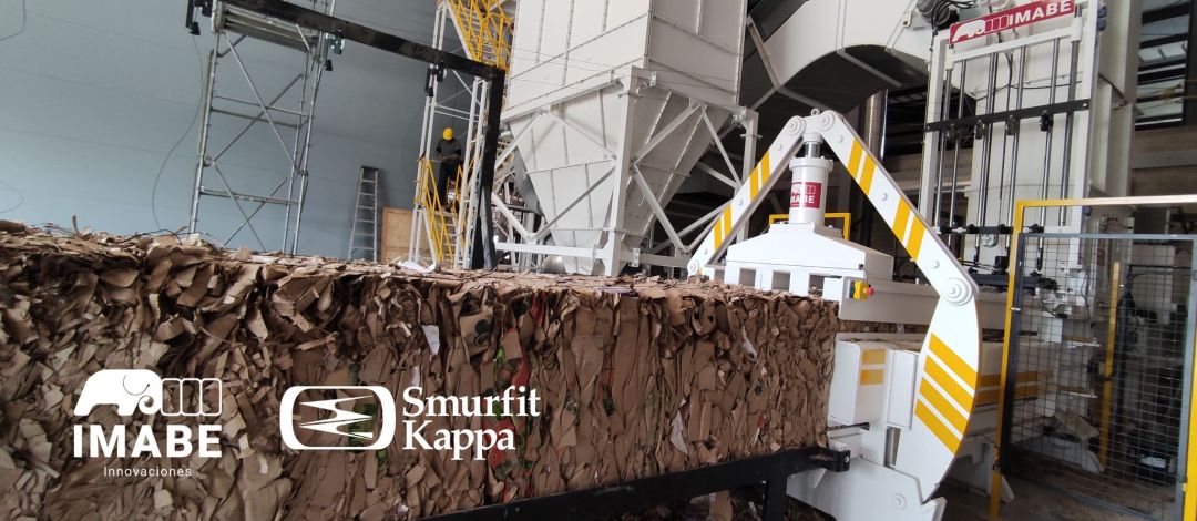 <h1><span>¡<a href="https://www.linkedin.com/company/smurfit-kappa-group/" data-attribute-index="0" data-entity-type="MINI_COMPANY">Smurfit Kappa</a> vuelve a confiar en nosotros para su planta de Colombia!</span></h1>
<img src="/images/Smurfit.jpg" alt="">
<div><h5><a href="https://www.smurfitkappa.com/es">Smurfit Kappa</a>, líder en la fabricación de embalajes de cartón ondulado, cartón para contenedores y Bag-in-Box®, ha vuelto a confiar en<strong> INNOVACIONES Imabe</strong> para completar su maquinaria dentro su planta de Colombia.<br /> <br />En este caso, la maquinaria elegida por la multinacional irlandesa ha sido nuestra prensa horizontal automática<strong> H-40/1600</strong>. Con su fuerza de prensado de 80 toneladas, y una producción de hasta 7 ton/hora de cartón, es uno de los modelos más demandados por las empresas papeleras.<br /><br />Para <strong>INNOVACIONES Imabe</strong> es motivo de orgullo que las empresas líderes del mercado sigan depositando su confianza en nuestra maquinaria, que son sinónimo de fiabilidad, robustez y eficiencia.</h5></div>
<ul>
        <li><a href="https://www.facebook.com/imabeiberica/">facebook</a>
</li>
        <li><a href="https://twitter.com/imabeiberica_es">twitter</a>
</li>
        <li><a href="https://www.linkedin.com/company/imabe-iberica-s-a-?trk=vsrp_companies_cluster_name&trkInfo=VSRPsearchId%3A4316709661437478622340%2CVSRPtargetId%3A10041707%2CVSRPcmpt%3Acompanies_cluster">linkedin</a>
</li>
        <li><a href="https://www.instagram.com/imabeiberica/">instagram</a>
</li>
    </ul>